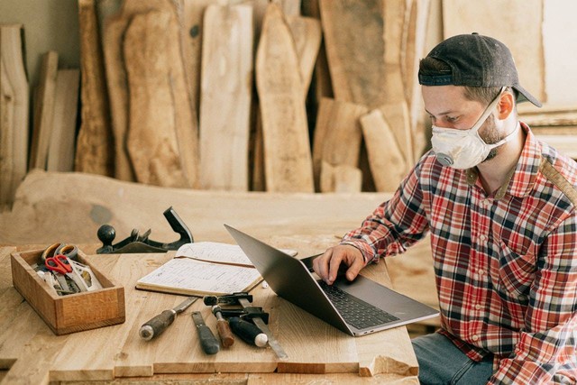 Ilustrasi Pengendalian Produk Manufaktur. Foto: Pexels.com/Ivan Samkov