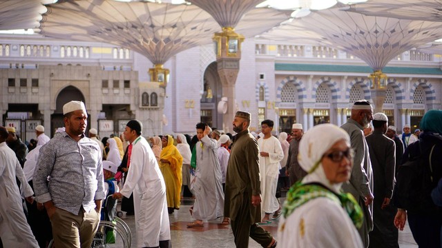 Ilustrasi pakaian ihram saat haji (Sumber: Pixabay)