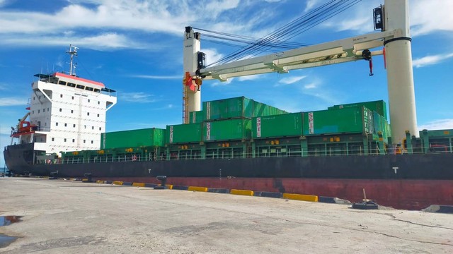 KAI Logistik buka layanan freigh forwarding untuk konektivitas antarpulau. Foto: KAI Logistik