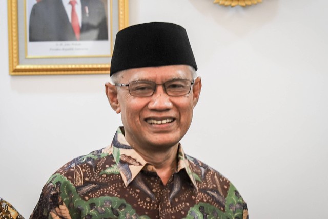 Ketua Umum Pimpinan Pusat Muhammadiyah (PP), Haedar Nashir usai bertemu PBNU di Gedung PBNU, Jakarta, Kamis (25/5/2023). Foto: Jamal Ramadhan/kumparan