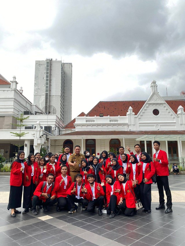 Pelepasan peserta MSIB Batch 4 Dispendukcapil Kota Surabaya di Gedung Balai Pemuda