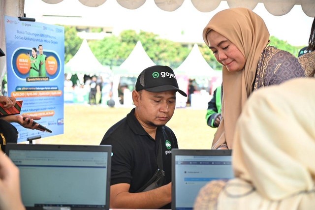 Gojek berkomitmen meningkatkan kesejahteraan mitra driver melalui pelatihan keuangan secara berkala hingga beasiswa di bawah payung program Gojek Swadaya. Foto: Gojek