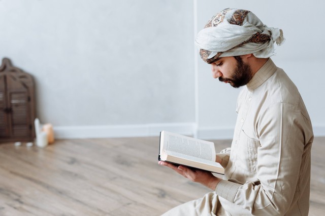 Ilustrasi seseroang mengimani qadar. Foto: Pexels.com