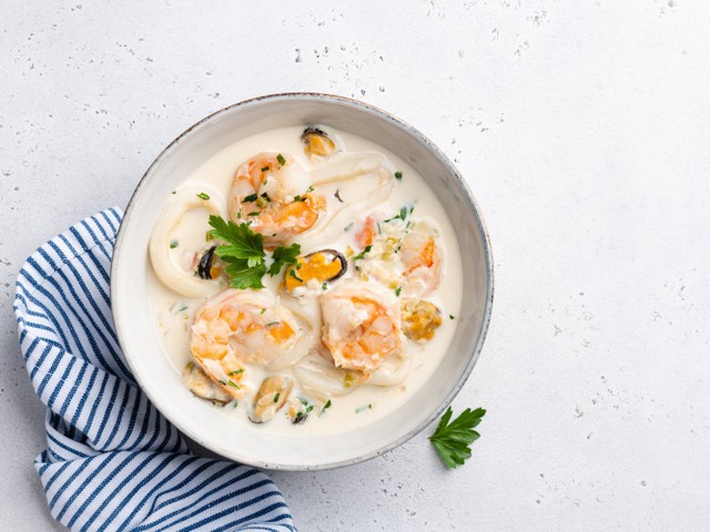 Ilustrasi sup krim ikan dan udang . Foto: Alena_Kos/Shutterstockh 