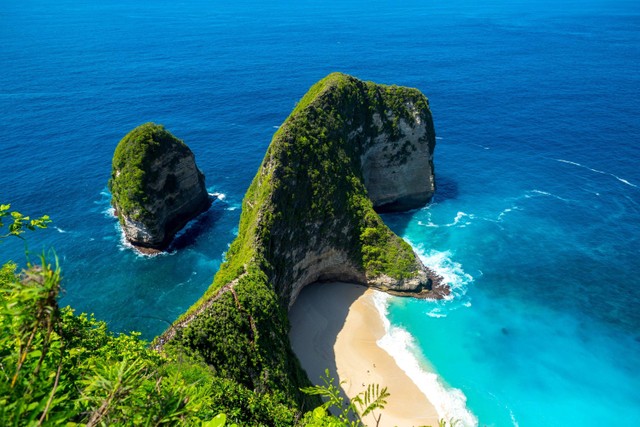 Pantai Kelingking di Nusa Penida. Foto: Shutterstock