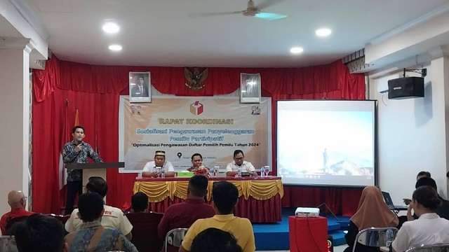 Bawaslu Sekadau menggelar Sosialisasi Pengawasan Penyelenggaraan Pemilu Partisipatif. Foto: Dina Mariana/Hi!Pontianak
