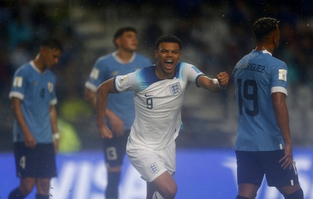 Dane Scarlett merayakan gol pertama Inggris saat melawan Uruguay dalam pertandingan Piala Dunia U-20 2023 Grup E di Estadio Unico Diego Armando Maradona, La Plata, Argentina, pada Jumat (26/5). Foto: Matias Baglietto/REUTERS