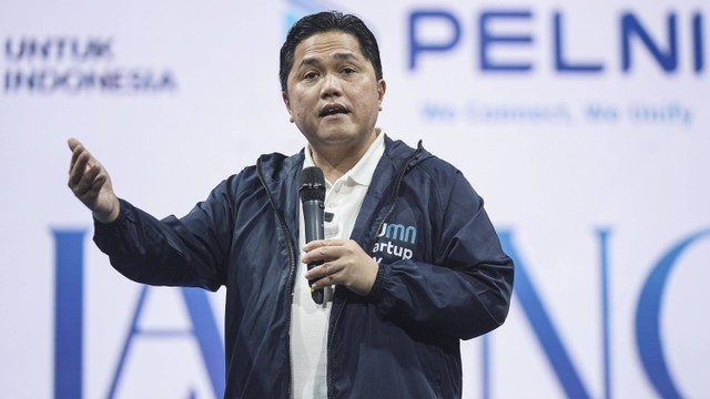 Menteri BUMN Erick Thohir menyampaikan kata sambutan pada peluncuran logo dan tagline baru PT PELNI (Persero) di JIExpo, Kemayoran, Jakarta, Kamis (25/5/2023). Foto: ANTARA FOTO/Dhemas Reviyanto