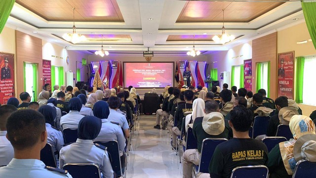 Kegiatan Sosialisasi Public Speaking Peserta FMD Bapas di Nusakambangan (Foto Humas Lapas batu) 