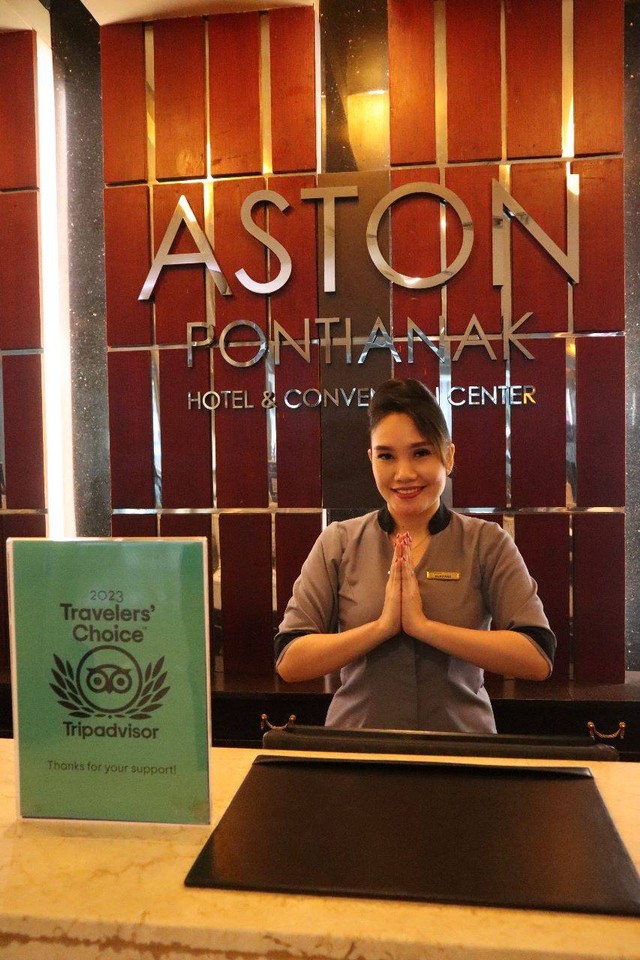 Hotel Aston Pontianak terima penghargaan dari Tripadvisor Travelers' Choice 2023. Foto: Dok. Aston Pontianak