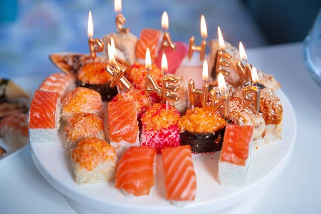 Ilustrasi sushi ulang tahun. Bolehkah dimakan balita?. Foto: Shutter Stock