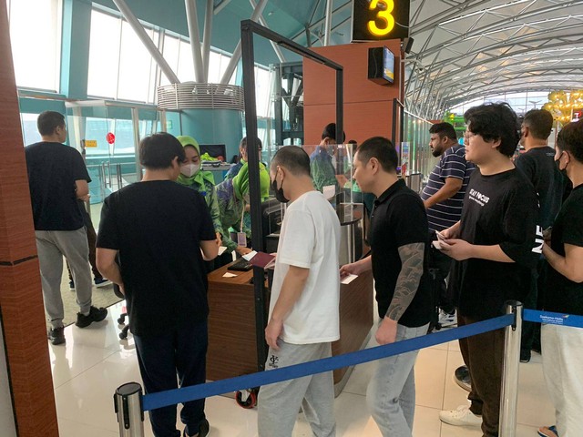 52 名在雅加达经营网络欺诈业务的外国人被驱逐出境。 照片：医生。 特别的