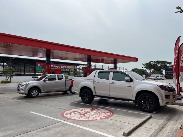 Mobil pick up truck single dan double cabin yang jamak ditemui di Thailand. Foto: Sena Pratama/kumparan