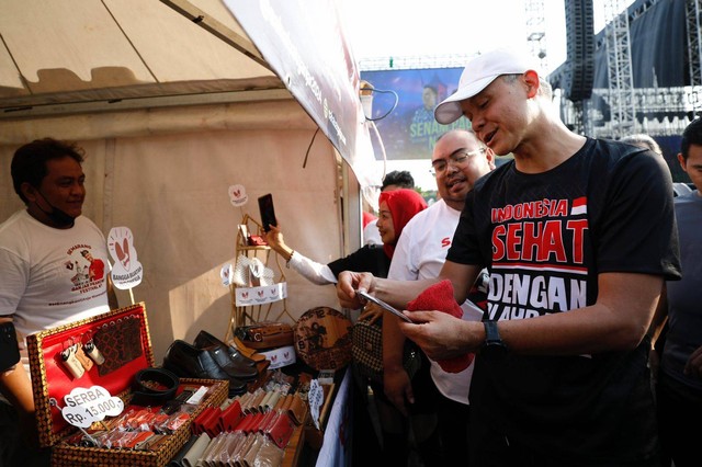 Ganjar Pranowo menemui ribuan pendukungnya dalam acara Ganjar Pranowo Festival yang digelar di Pusat Rekresasi dan Promosi Pembangunan (PRPP), Kota Semarang pada Sabtu (27/5/2023). Foto: Dok. Istimewa