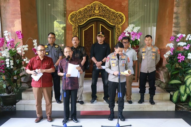 Gubernur Bali Wayan Koster memberikan keterangan pers isu terkini, Minggu (28/5/2023).  Foto: Pemprov Bali