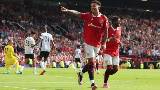 Jadon Sancho selebrasi saat laga Manchester United (MU) vs Fulham di Stadion Old Trafford dalam pekan terakhir Liga Inggris 2022/23 pada 28 Mei 2023. Foto: REUTERS/Phil Noble