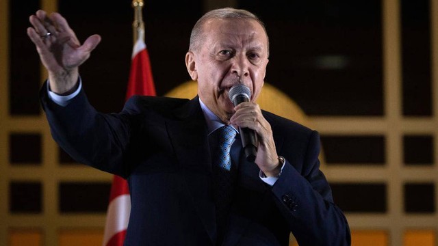 Erdogan dinyatakan menang dengan hasil pemungutan suara 52% dalam pilpres Turki tahun ini. Artinya, ia akan menjabat sebagai presiden selama 20 tahun