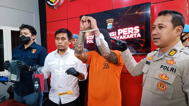 Seorang pemuda di Yogya berinisial AYS (30) melapor ke Polresta Yogyakarta mengaku kena klitih atau kejahatan jalanan. Namun, ternyata laporan itu palsu. Foto: Arfiansyah Panji Purnandaru/kumparan