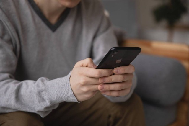 Ilustrasi cara berhenti layanan Sweet Call Telkomsel. Foto: Pexels/EKATERINA BOLOVTSOVA