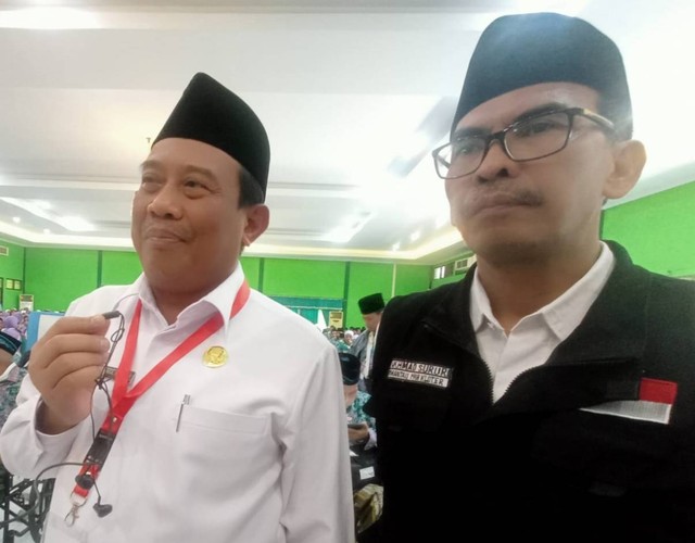 Ketua PPIH Embarkasi Surabaya Husnul Maram (kiri). Foto: Masruroh/Basra