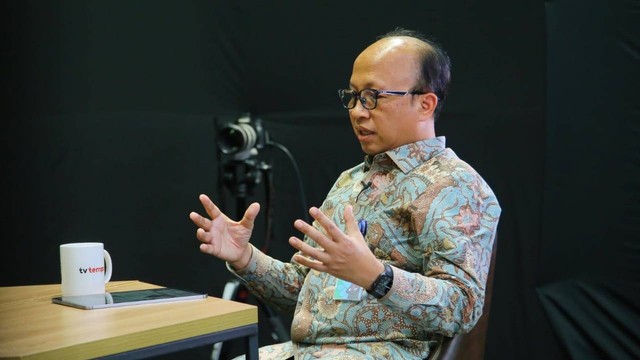 Sekjen Kemnaker Anwar Sanusi saat wawancara di Studio TV Tempo, Jakarta, Jumat (26/5/2023). Foto: Dok. Kemnaker