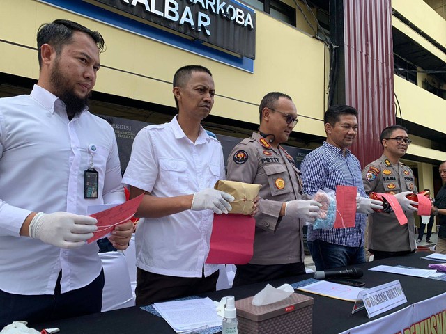 2 Penumpang Sembunyikan Ribuan Butir Ekstasi di Korset, Hendak Dibawa ke Bali (1)