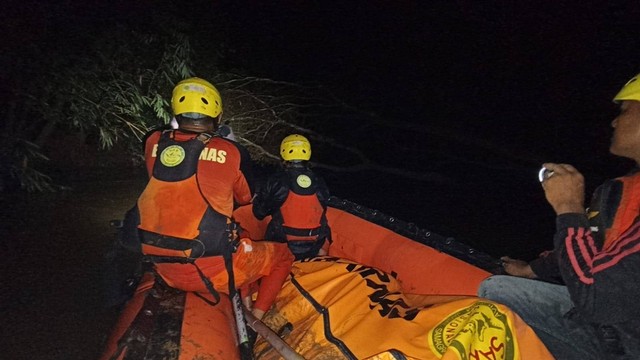 Tim SAR gabungan menemukan korban Haidir warga Lampung Utara yang sempat dinyatakan hilang di Sungai Way Abung. | Foto: Dok. Basarnas Lampung