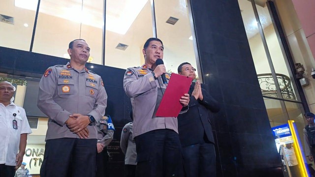 Karo Penmas Divisi Humas Polri Brigjen Pol Ahmad Ramadhan bacakan hasil sidang kode etik Teddy Minahasa, Selasa (30/5/2023). Foto: Thomas Bosco/kumparan