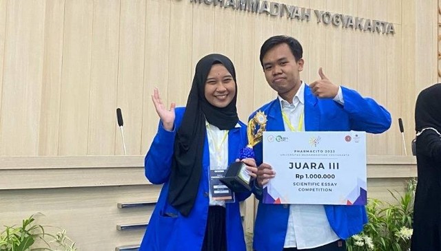 Mahasiswa Farmasi UMP Raih Juara III Scientific Essay Competition