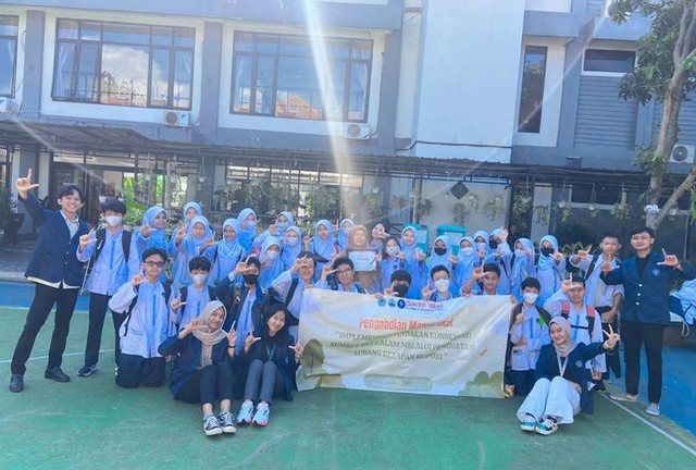 Mahasiswa SV IPB Kenalkan Lubang Resapan Biopori dan Fauna Tanah ke Siswa SMP