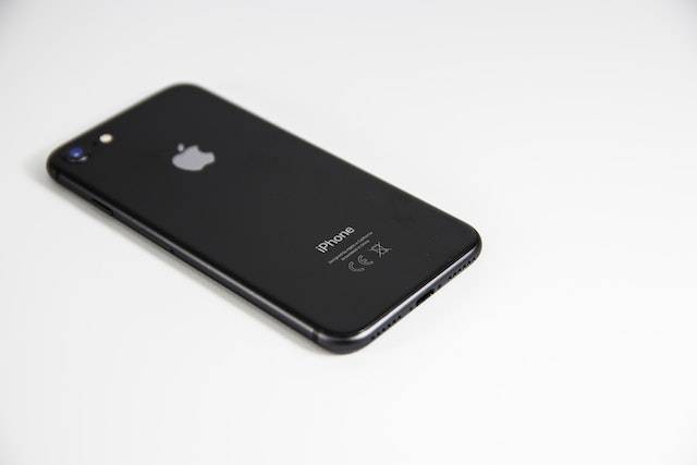 Ilustrasi iPhone 8 mentok di iOS berapa. Foto: Unsplash.com. 