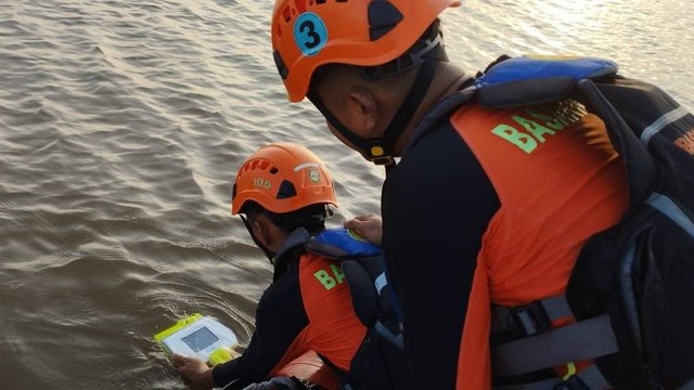 Basarnas mencari ABK asal Myanmar yang terjatuh dari kapal di Perairan Jambi. Foto: Dok. Istimewa