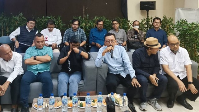 Diskusi yang dihadiri eks KPK hingga pakar hukum menyikapi putusan MK mengenai perpanjangan jabatan pimpinan KPK di Kantor YLBHI, Jakarta Pusat, Rabu (31/5).  Foto: Hedi/kumparan