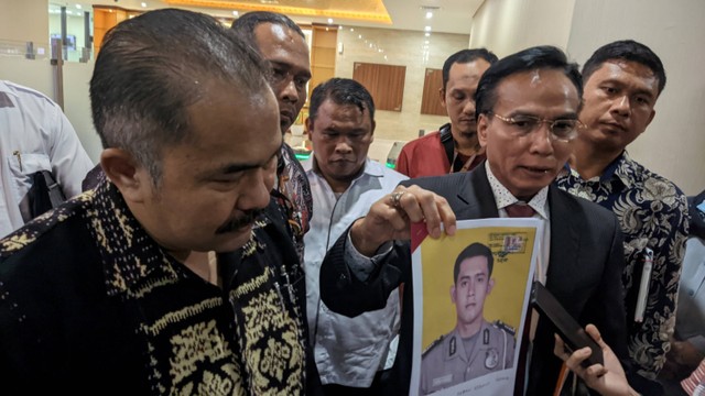 Pengacara keluarga Bripka Arfan Saragih, Kamaruddin Simanjuntak di Bareskrim Polri, Rabu (31/5/2023).  Foto: Jonathan Devin/kumparan