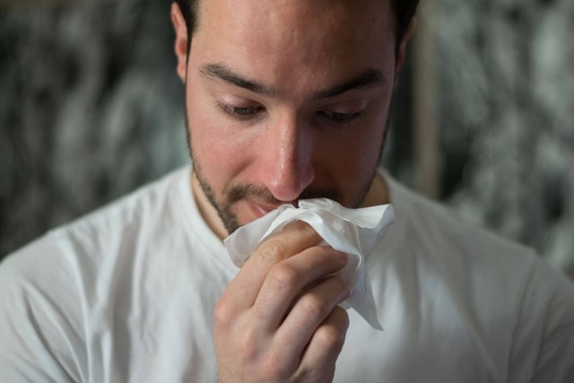 Ilustrasi Cara Mengatasi Hidung Mampet. Foto: Unsplash/Brittany Colette.