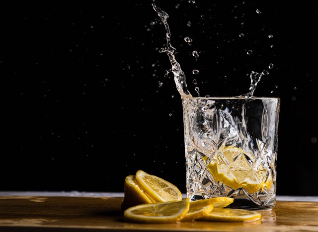 Cara Membuat Infused Water Lemon. Foto: Pexels/Daniel Smyth