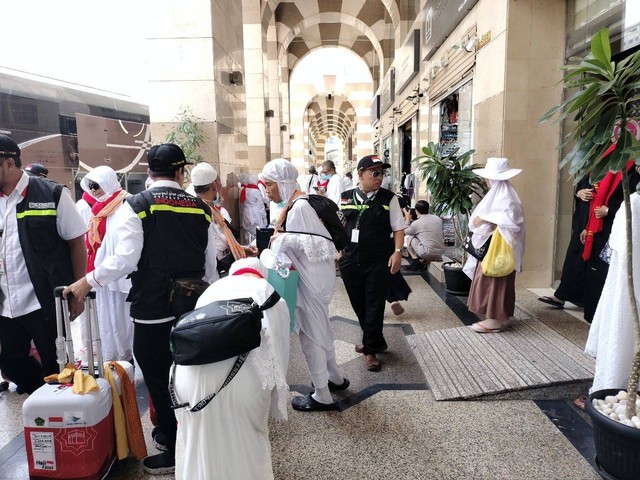 Jemaah haji di Madinah mulai bergerak ke Makkah. Foto: Dok. MCH 2023