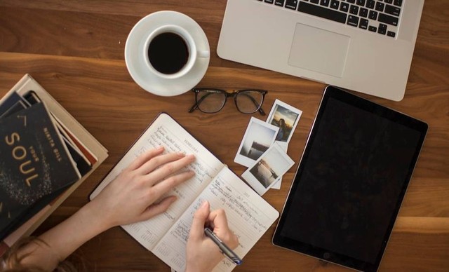 Ilustrasi Sinonim Memperhatikan Sumber www.unsplash.com