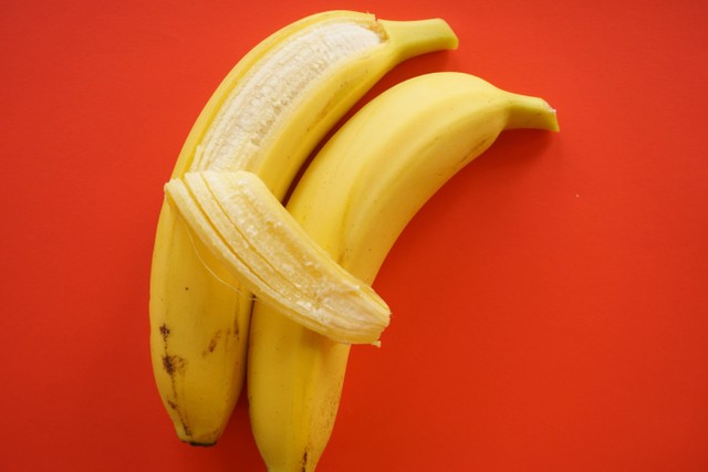 Ilustrasi Cara Membuat Pisang Ijo. Foto: Unsplash/Dainis Graveris