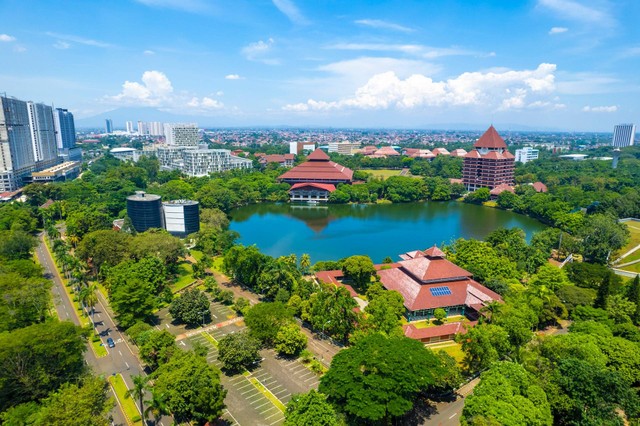 Universitas Indonesia (UI) yang berlokasi di Depok, Jawa Barat. Foto: Unsplash/Ammar Andiko