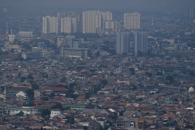 Sejumlah gedung bertingkat terlihat dari Jakarta Selatan, Rabu (17/5/2023).  Foto: Sigid Kurniawan/ANTARA FOTO