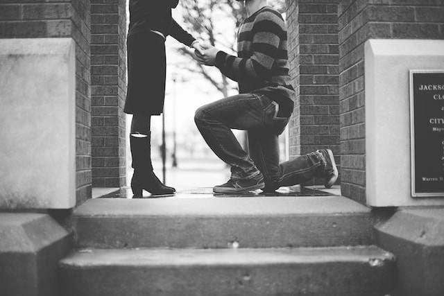 Ilustrasi kata-kata yang menyentuh hati pacar, Foto oleh Ben White di Unsplash