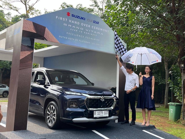 Sebanyak 26 unit Suzuki Grand Vitara diterima konsumen secara perdana di Jakarta, Sabtu (3/6/2023). Foto: Sena Pratama/kumparan