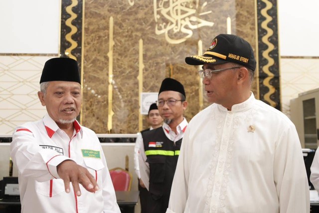 Menko PMK Muhadjir Effendy cek kesiapan Daker Madinah. Foto: Dok. MCH 2023