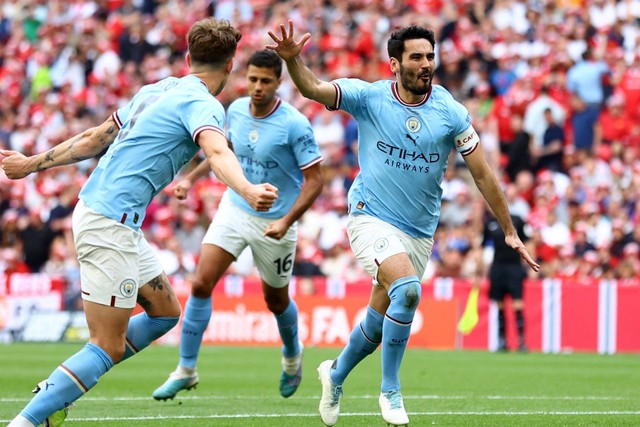 Pemilu Manchester City Ilkay Gundogan merayakan gol kedua mereka dengan John Stones saat hadapi Manchester United di Stadion Wembley, London, Inggris, Sabtu (3/6/2023). Foto: Carl Recine/REUTERS