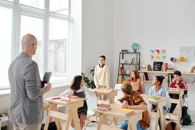 Ilustrasi soal PKN kelas 4 semester 2 kurikulum merdeka, sumber foto: Max Fischer/Pexels.com