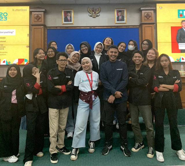 Panitia MarkomTalk bersama Mas Nara. Dokumen Pribadi. 11 Mei 2023