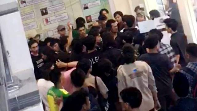 Aksi premanisme yang dilakukan sejumlah mahasiswa IAIN Manado saat pembukaan kegiatan KonfercabPMII Cabang Manado, Jumat 2 Juni 2023 lalu.
