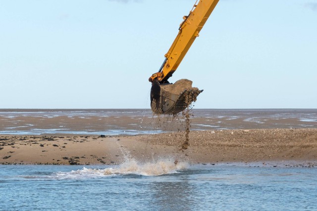 Ilustrasi tambang pasir laut. Foto: Shutterstock