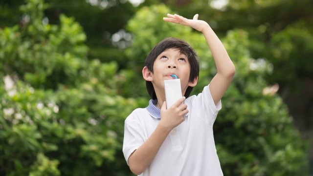 Anak yang mengalami stunting ditandai dengan adanya hambatan pertumbuhan yang kronis. Foto: Shutterstock.com